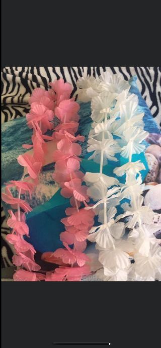 Collane di fiori insieme