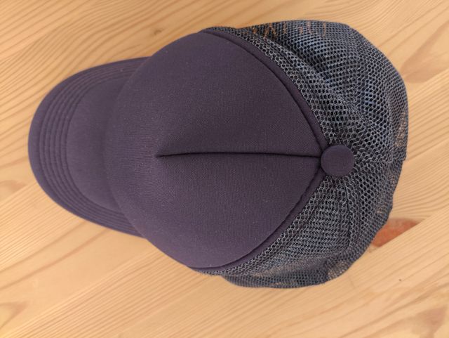 Gorra azul navy ajustable transpirable