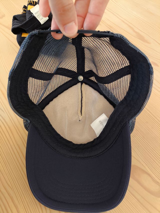 Gorra azul navy ajustable transpirable