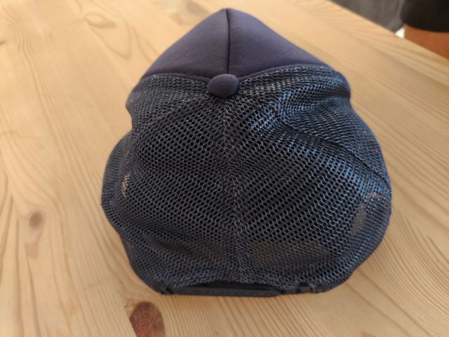 Gorra azul navy ajustable transpirable