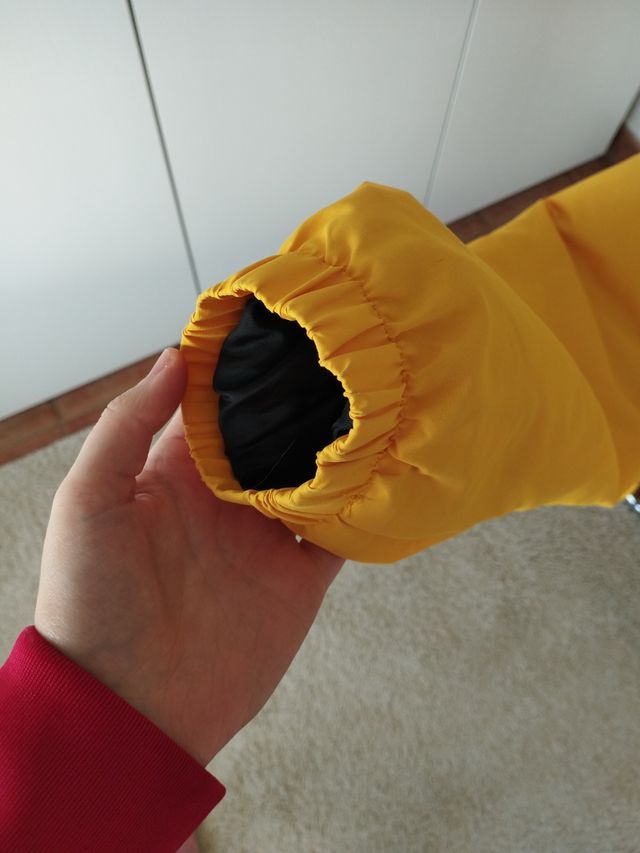 Abrigo capucha amarillo S