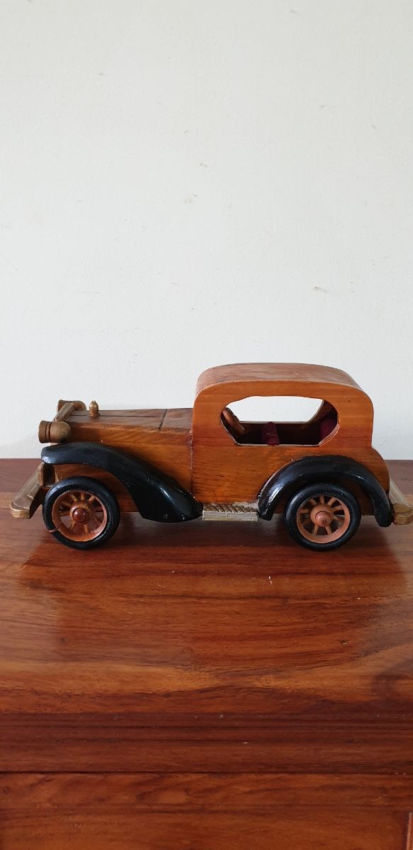 COCHE CLÁSICO VINTAGE DE MADERA