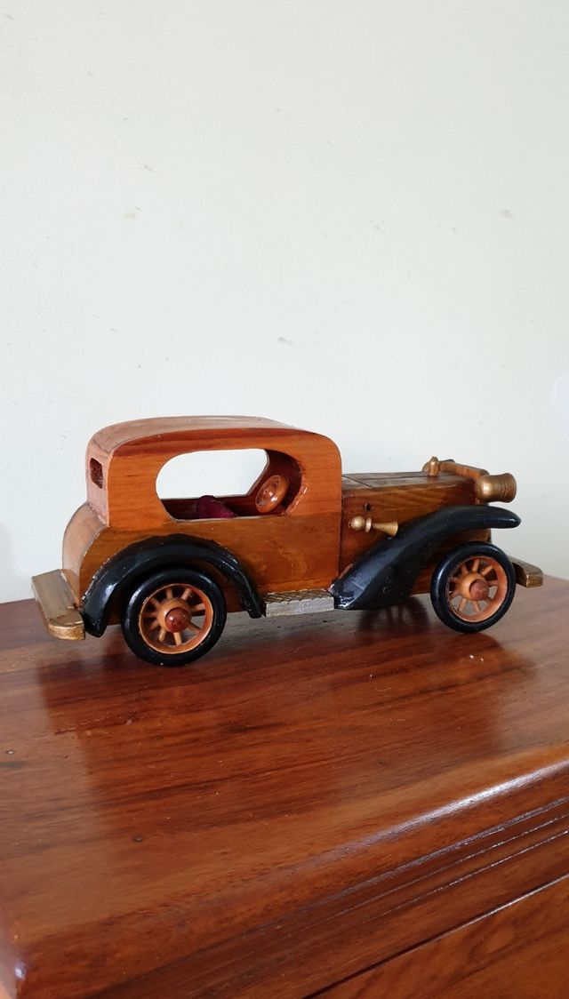 COCHE CLÁSICO VINTAGE DE MADERA