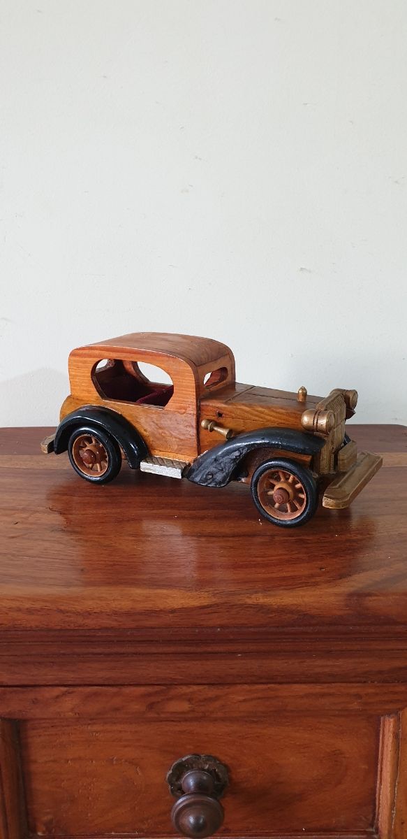 COCHE CLÁSICO VINTAGE DE MADERA