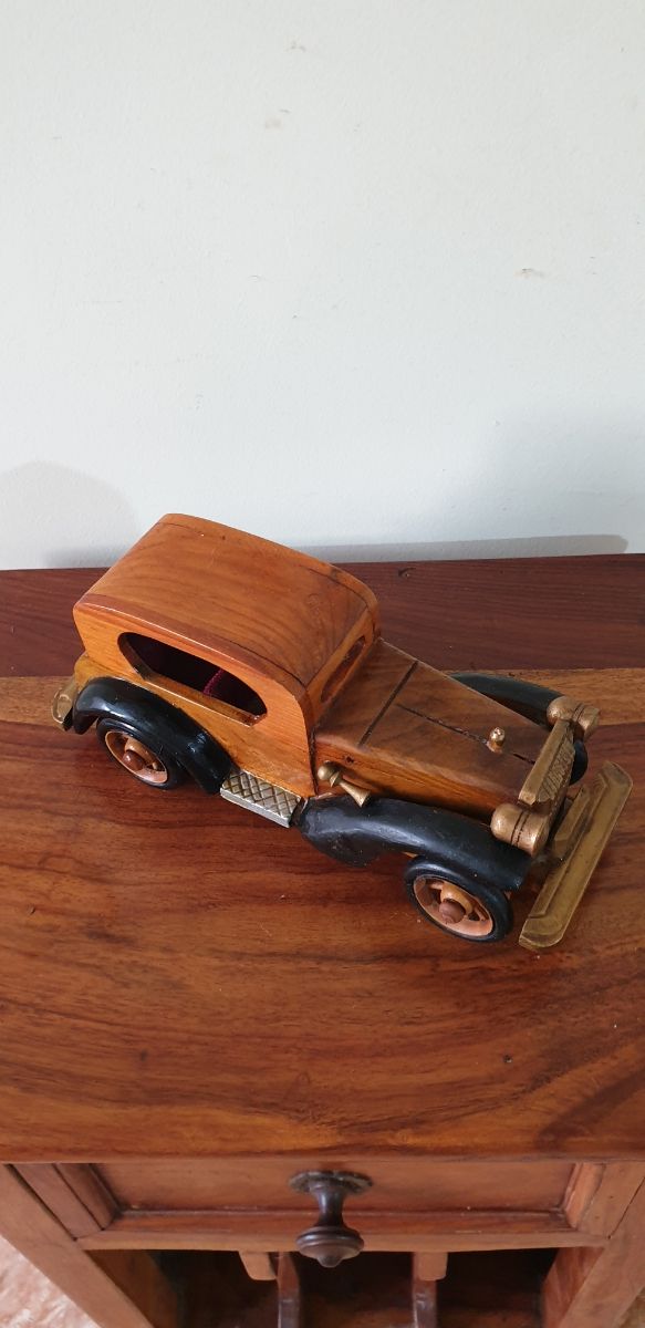 COCHE CLÁSICO VINTAGE DE MADERA