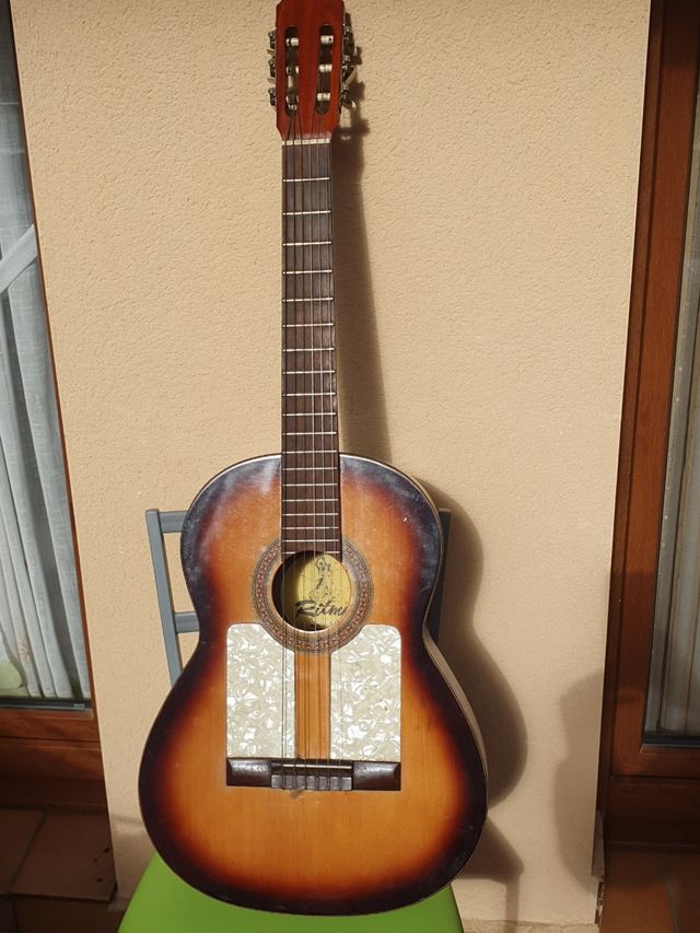 Guitarra española Ritmo T2 con funda