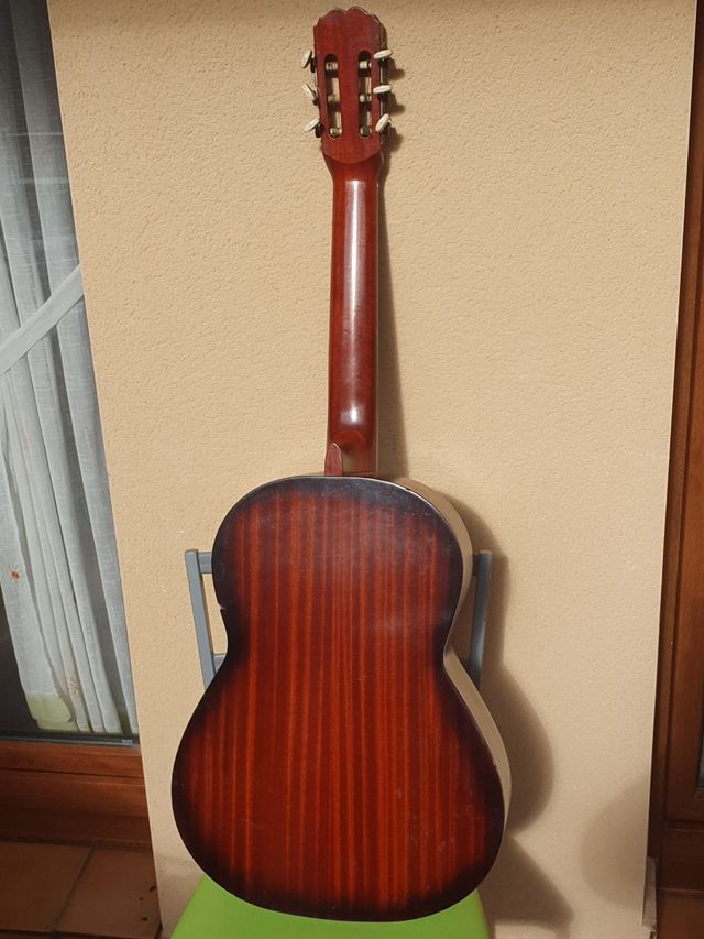 Guitarra española Ritmo T2 con funda