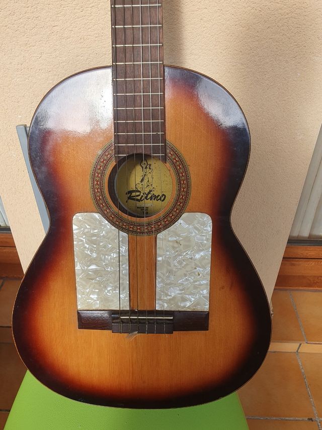 Guitarra española Ritmo T2 con funda