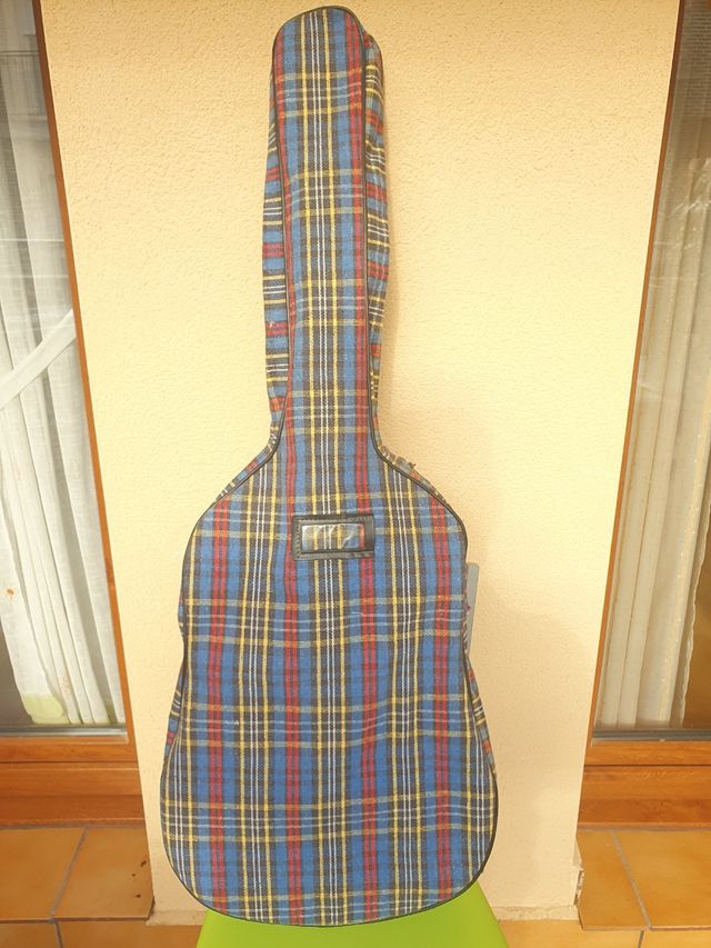 Guitarra española Ritmo T2 con funda