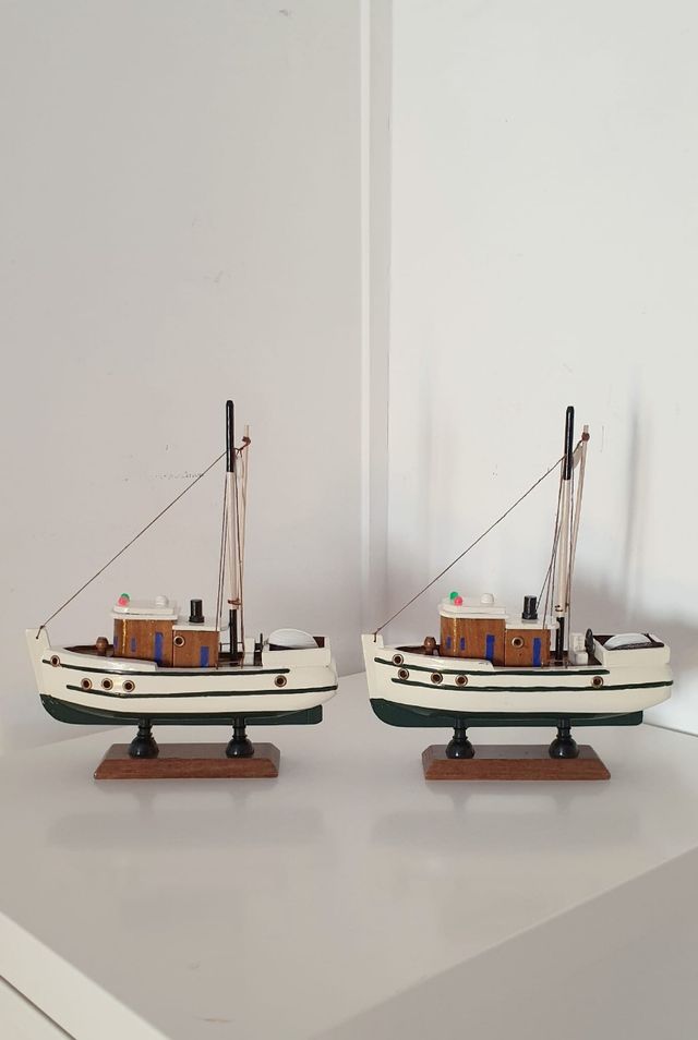 2 BARCOS DE MADERA