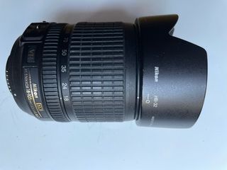 Cámara de fotos reflex NIKON con objetivo