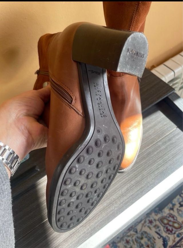 2 pares de botas desigual.-Hispanitas cada par