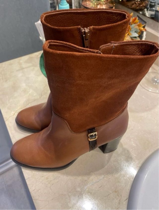 2 pares de botas desigual.-Hispanitas cada par