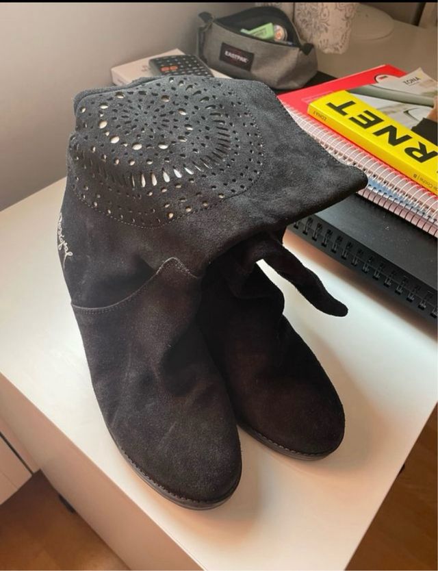 2 pares de botas desigual.-Hispanitas cada par