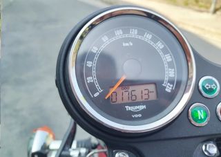 Triumph bonneville 900SE del año 2013.