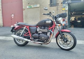 Triumph bonneville 900SE del año 2013.