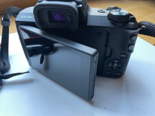 Cámara CANON EOS M50 +DOS objetivos+funda+otros