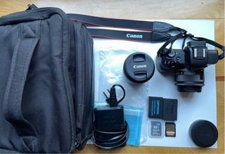 Cámara CANON EOS M50 +DOS objetivos+funda+otros