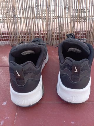 Nike Air Max 200 negras