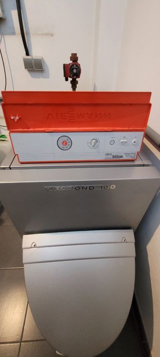 Caldera gasoil marca Viessman + deposito