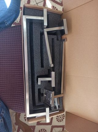 Juego de herrajes para baño de pared cuadrado