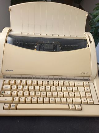 Maquina de escribir eléctrica olivetti