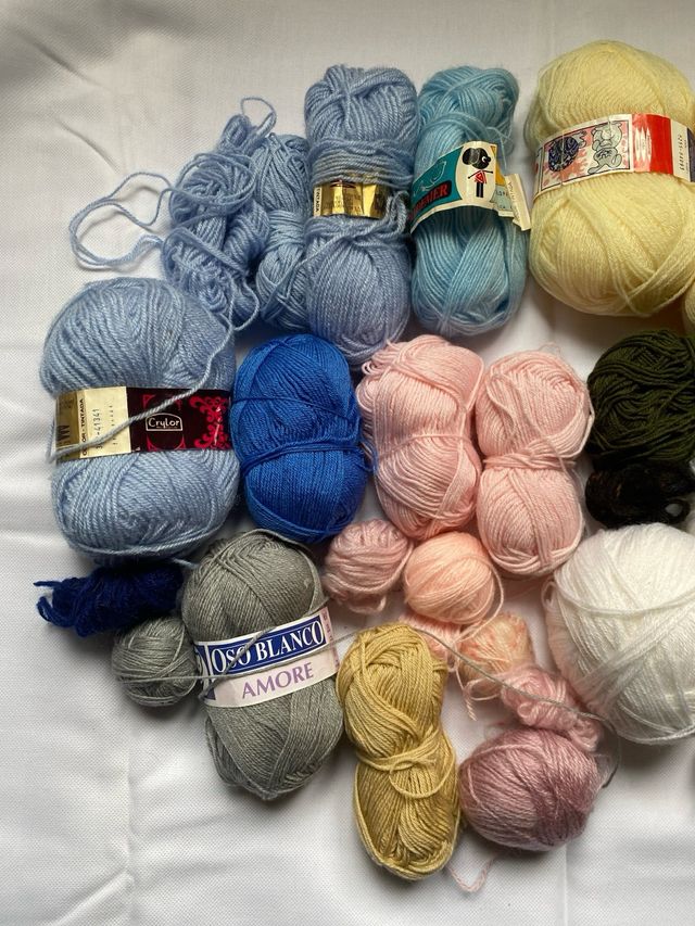 Ovillos de lana variados