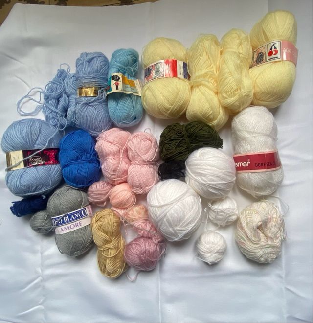 Ovillos de lana variados