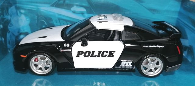 NISSAN GTR POLICE MAISTO ESCALA 1:24
