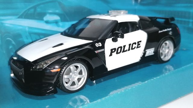 NISSAN GTR POLICE MAISTO ESCALA 1:24
