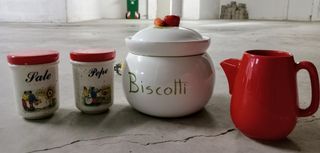 Set biscottiera, lattiera, sale e pepe 