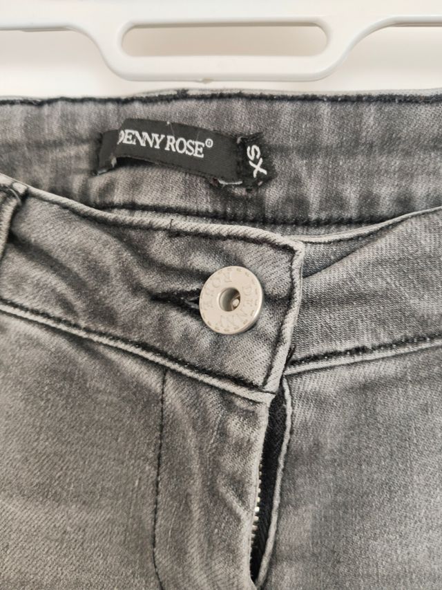 Pantalón pitillo gris talla xs