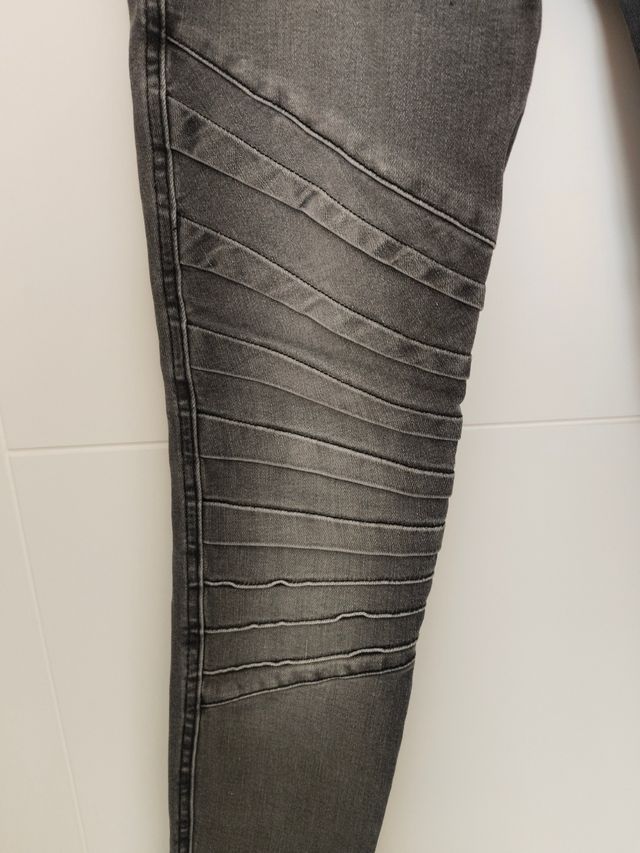 Pantalón pitillo gris talla xs