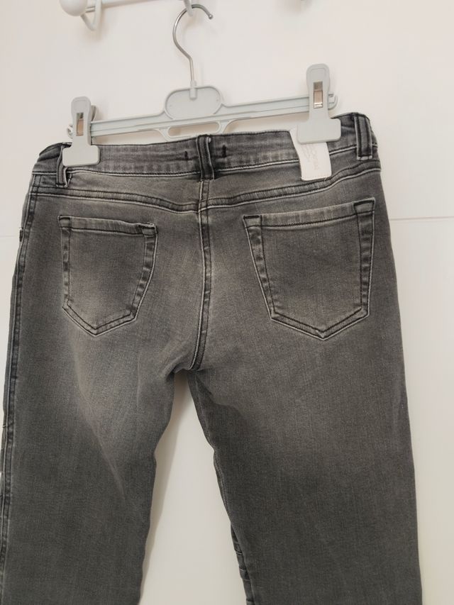 Pantalón pitillo gris talla xs