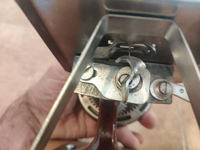 Maquina de coser de juguete. Viaje. Mini