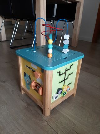 Caja multiactividades bebé en su caja original