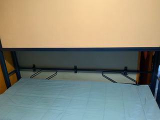 Literas de hierro, azules, abatiblles