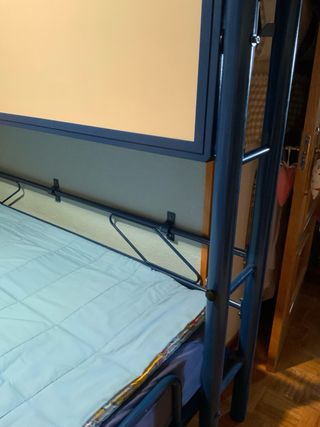 Literas de hierro, azules, abatiblles