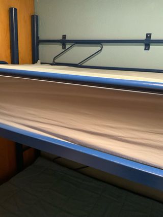 Literas de hierro, azules, abatiblles