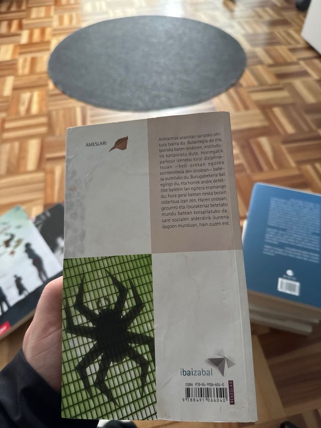 27. Isiltasun-harrapariak