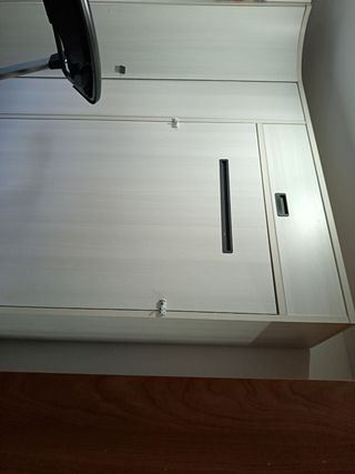 Cama plegable y armario 
