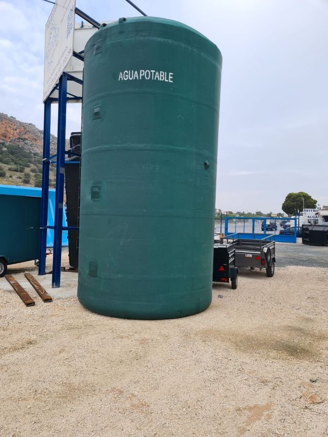 Depósito de poliester vertical