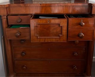 COMODA ANTIGUA CAOBA