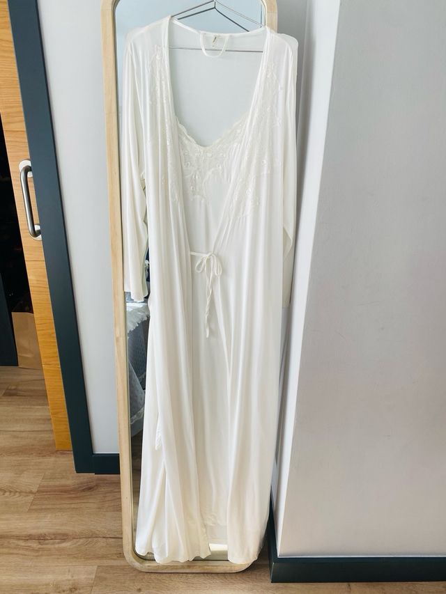 Conjunto de camison y bata talla 40, Moon River