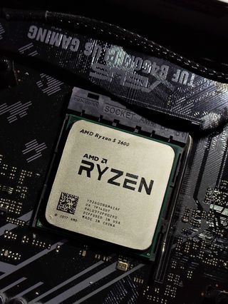AMD RYZEN 5 2600 + Disipador AMD