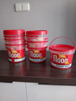 Cubos de plástico con tapa