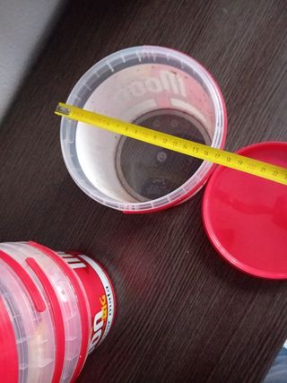 Cubos de plástico con tapa