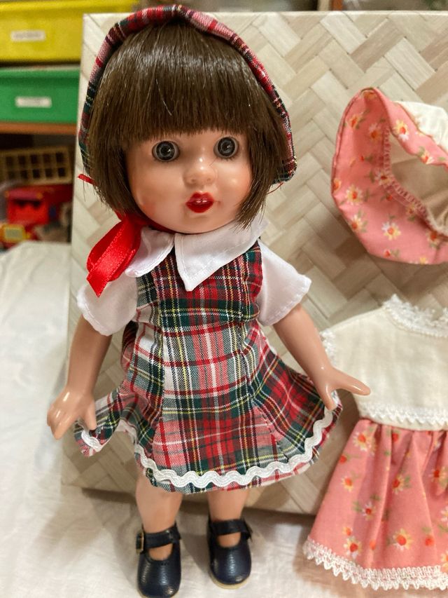 Mariquita Perez y dos vestidos nuevo tido