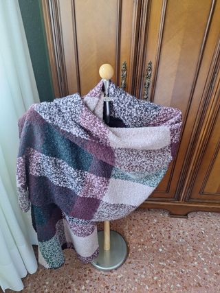 Chal tipo lana de tonos granates