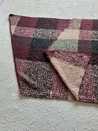 Chal tipo lana de tonos granates